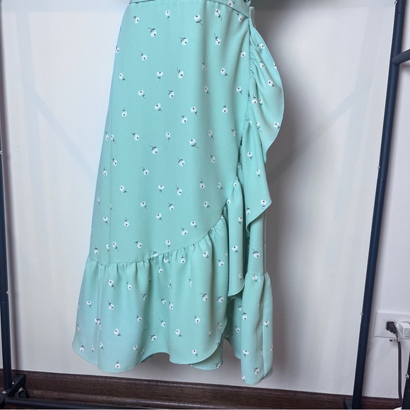 Lauren Conrad Boho Preppy Ditsy Floral Midi Ruffle Wrap Dress - Picture 5 of 16